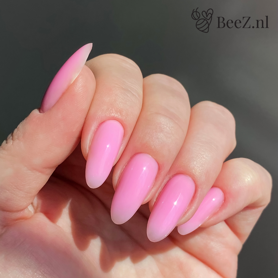 Zomerse roze nagels